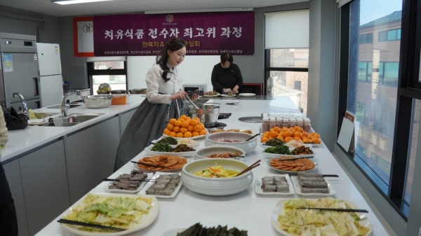 한국치유식품중앙회 일본지역 총괄 본부장 / 한국전통음식할술연구소,자르끄르 요리연구소 강신영 대표